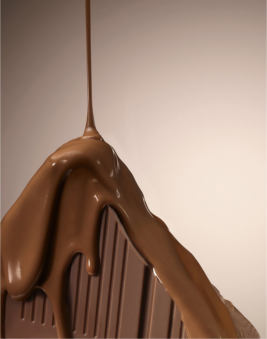 Eriyen çikolata drip still life — PAM İstanbul