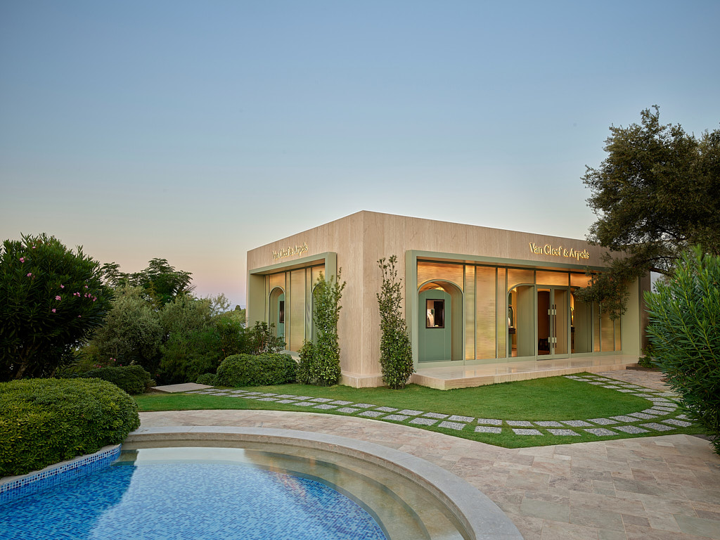 Sedat Yamak — Architecture Photography — Bodruml Store Modern Architecture Photography Vancleefandarpels Exterior.