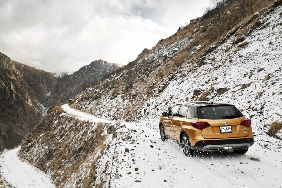 Suzuki Vitara yol